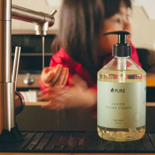 Savon liquide naturel pour mains et corps de la marque PURE, fabriqué au Québec